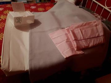 Coussin, draps, couverture et boîte à mouchoirs pour bébé