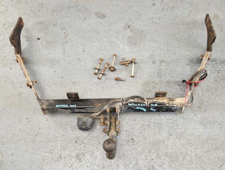 Crochet attelage PEUGEOT PARTNER CITROEN BERLINGO 2005 COMPL, Auto-onderdelen, Carrosserie, Fiat, Peugeot, Ophalen