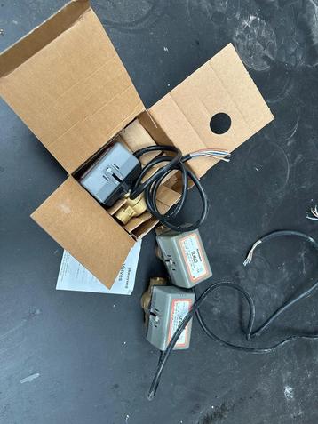 3x Honeywell zonekleppen VC6013 – gemotoriseerde 2-weg beschikbaar voor biedingen
