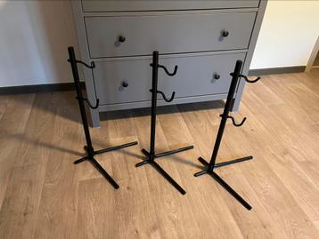 Drie fiets display steuntjes, nieuw. beschikbaar voor biedingen