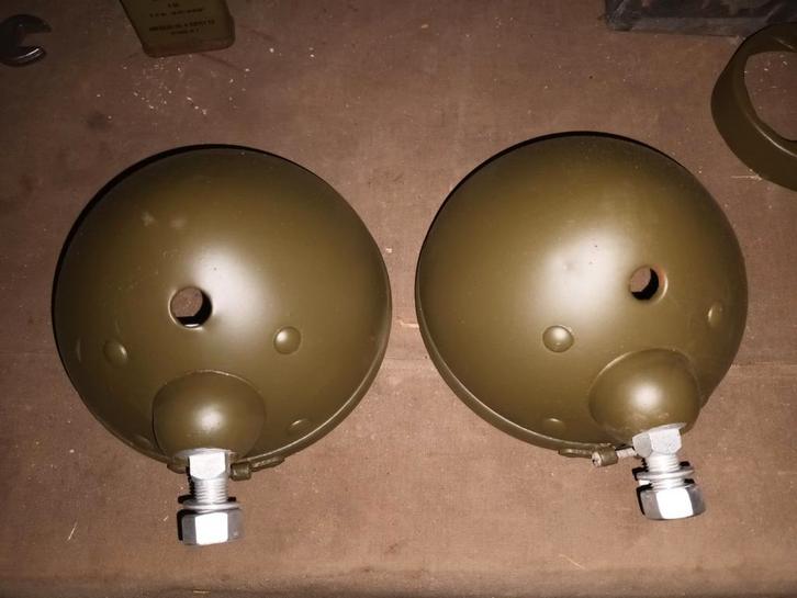 Willys MB Ford koplampen origineel met nieuwe moer en bout, Verzamelen, Militaria | Tweede Wereldoorlog, Landmacht, Overige typen