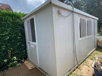 container  beschikbaar voor biedingen