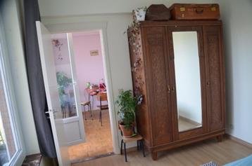 vintage kast beschikbaar voor biedingen