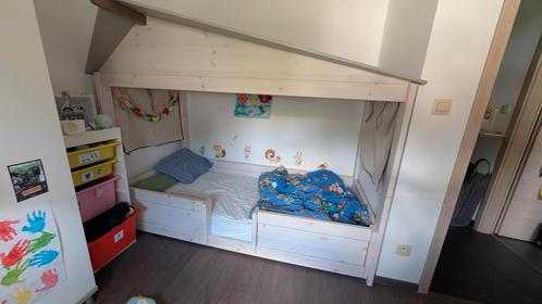 Kinderbed voor levenslang met barrière en „hut” + stof., Kinderen en Baby's, Kinderkamer | Stapelbedden en Hoogslapers, Zo goed als nieuw