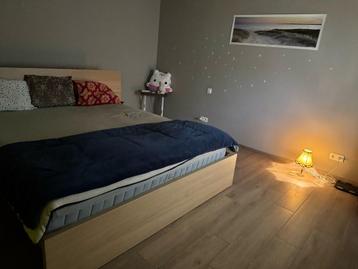 Bedden + matras  beschikbaar voor biedingen