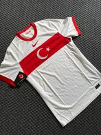 Turkije 2024 Thuisshirt - Officieel Nike Design, Sport en Fitness, Voetbal, Maat S, Ophalen of Verzenden, Nieuw, Shirt