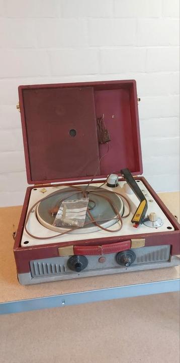 Platenspeler van His Masters Voice beschikbaar voor biedingen