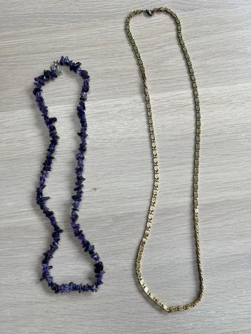 Twee vintage hangsieraden beschikbaar voor biedingen
