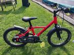 Fiets B-twin rood 16 inch, Fietsen en Brommers, Ophalen, Zo goed als nieuw, Zijwieltjes