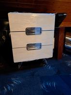 Nachtkasten, Huis en Inrichting, Slaapkamer | Nachtkastjes, Ophalen, Nieuw, Minder dan 45 cm, Minder dan 55 cm