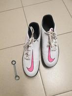 Chaussures foot Nike Pointure 42, Sports & Fitness, Comme neuf, Chaussures