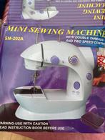 Naaimachine (mini sewing machine), Hobby en Vrije tijd, Zo goed als nieuw, Ophalen, Naaimachine