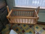 Lit bébé, bois massif en bon état Matelas neuf pas utilisé.
