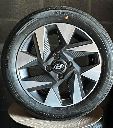 Hyundai I10 Jantes Banden 185/55-R15 86H, Auto-onderdelen, Banden en Velgen, Band(en), Ophalen of Verzenden