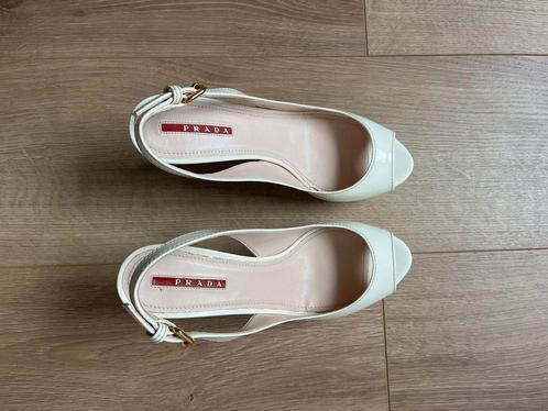Prada Dames Schoenen – Maat 37 – Open Hiel & Open Teen – Lak, Kleding | Dames, Schoenen, Zo goed als nieuw, Ophalen of Verzenden