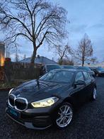 BMW 118I SPORTLINE-140PK/LED-NAVI-CRUIS-PDC/DAB-CARPLAY, Auto's, 100 kW, Euro 6, USB, Zwart