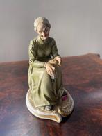 Figurine en biscuit vieille femme +/-1960 signée, Comme neuf, Humain, Envoi