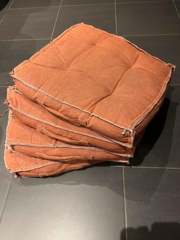 Kussens beschikbaar voor biedingen