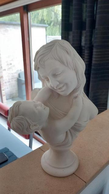 Beeld vrouw/kindje beschikbaar voor biedingen