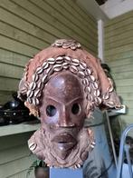 Afrikaans masker, Ophalen