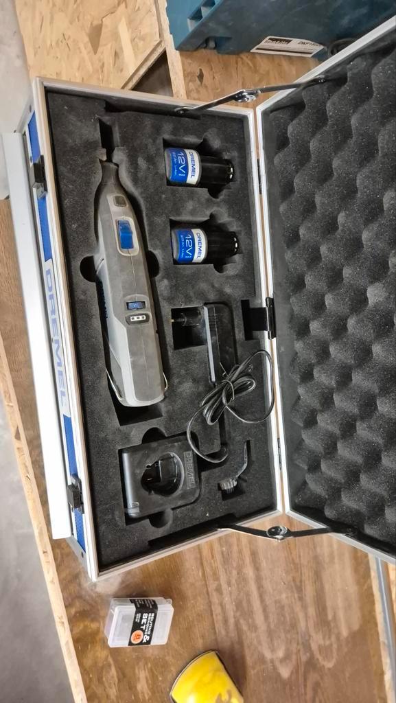 Dremel 8240 platinum edition, Bricolage & Construction, Outillage | Ponceuses, Enlèvement ou Envoi
