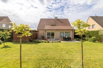 Maison individuelle 3 ch, carport/garage et belle jardin