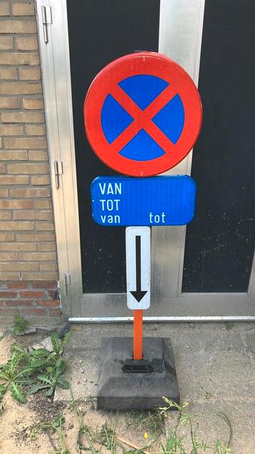 Verkeersborden parkeerverbod E3 Te huur, Enlèvement ou Envoi, Comme neuf