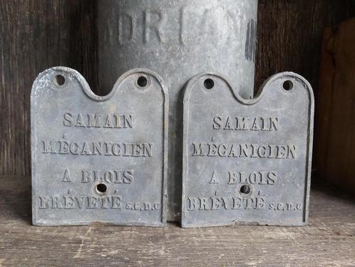 2 zware vintage franse (giet) ijzeren naam borden /plaquette, Antiek en Kunst, Curiosa en Brocante, Ophalen of Verzenden