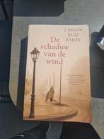 Carlos Ruiz Zafón - De schaduw van de wind, Livres, Comme neuf, Enlèvement ou Envoi, Carlos Ruiz Zafón