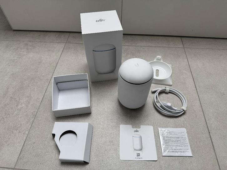 Ubiquiti UniFi Dream Machine (UDM) – complete set, Informatique & Logiciels, Routeurs & Modems, Comme neuf, Routeur, Enlèvement ou Envoi