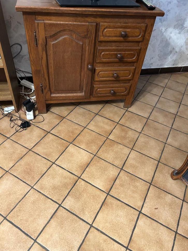 Petit meuble tv en chêne, Maison & Meubles, Armoires | Commodes, Utilisé, Moins de 100 cm, Moins de 50 cm, Chêne, 3 ou 4 tiroirs