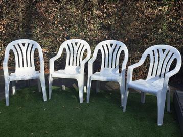 4 witte tuinstoelen Curver met kussens