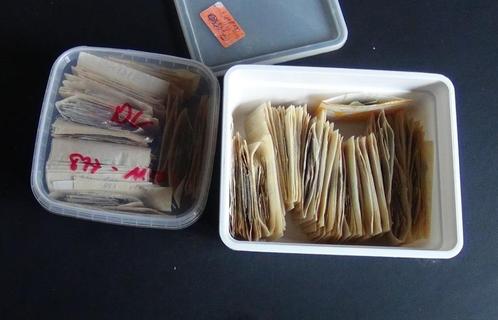 Doosjes postzegels Nederland; 395 gram (Nr 7 tot 1180), Postzegels en Munten, Postzegels | Nederland, Gestempeld, Ophalen of Verzenden