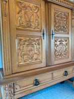 Eetkamer:kleine kast+uitschuifbare tafel+6stoelen+grote kast, Huis en Inrichting, Ophalen