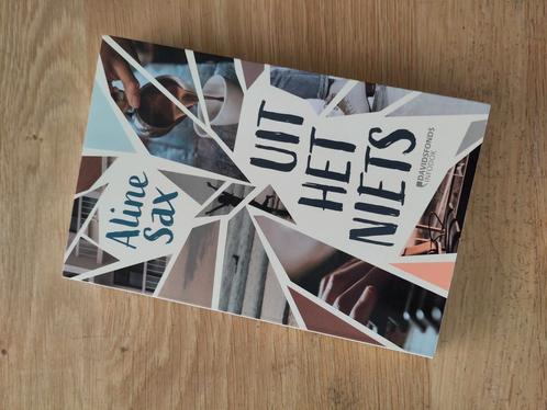 Aline Sax - Uit het niets, Boeken, Kinderboeken | Jeugd | 13 jaar en ouder, Zo goed als nieuw, Fictie, Ophalen of Verzenden