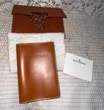 Porte passeport DELVAUX cuir cognac neuf, Bijoux, Sacs & Beauté, Enlèvement ou Envoi, Comme neuf, Cuir