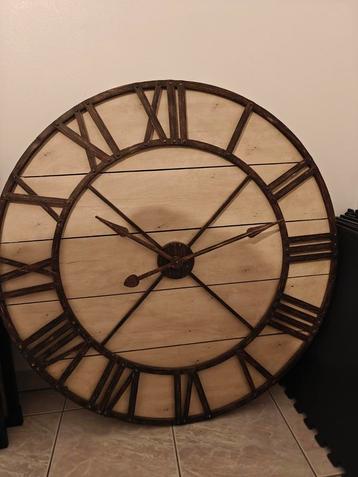 Houten wandklok landelijke stijl 1meter diameter  beschikbaar voor biedingen