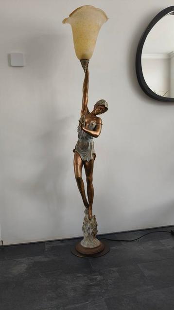 Unieke grote bronzen lamp ' dame ', Enlèvement, Comme neuf