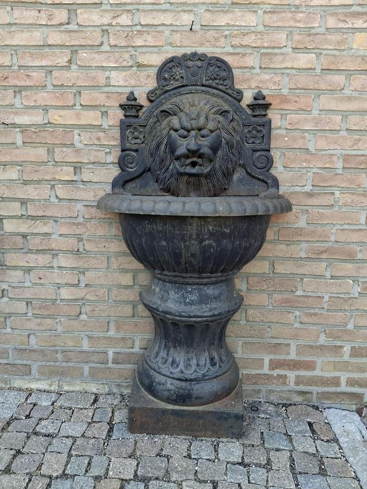 Gietijzeren muurfontein met leeuwenkop, Tuin en Terras, Tuinbeelden, Gebruikt, Ophalen