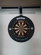 Winmau dartsboard met beschermrand en ledverlichting, Sport en Fitness, Darts, Ophalen, Zo goed als nieuw