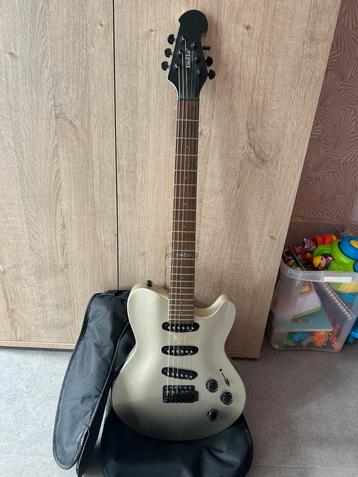 Gitaar Indie beschikbaar voor biedingen