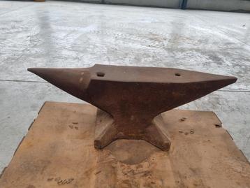 Smidse aambeeld 270kg beschikbaar voor biedingen