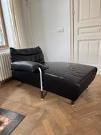 Moderne chaise longue van Leolux in zwart leder, Huis en Inrichting, Ophalen, Gebruikt, Eenpersoons, 125 tot 150 cm
