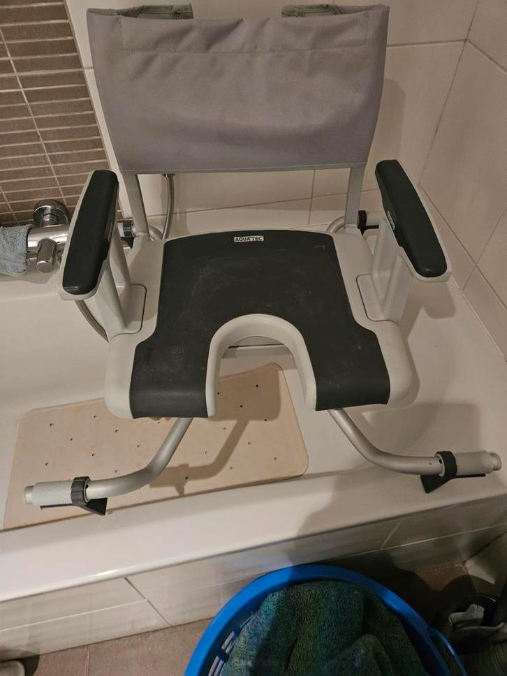 Siege de bain pivotant aquatec, Divers, Matériel Infirmier, Enlèvement