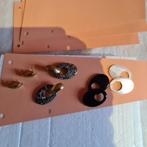 2 clips boucles d'oreille dorés avec 3 séries de pendentifs, Handtassen en Accessoires, Oorbellen, Overige materialen, Gebruikt