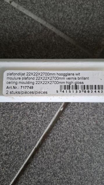 Hoek afwerking plafond hoogglans wit nieuw in plastic beschikbaar voor biedingen