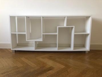 Witte koffiemeubles/boekenkast te koop beschikbaar voor biedingen