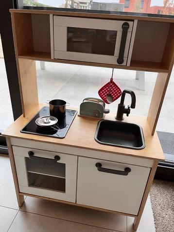 Keukentje IKEA met véél benodigdheden in heel goede staat! beschikbaar voor biedingen