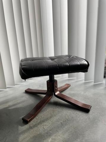 Ottoman bruin lederen voetenbankje Unico Danish design beschikbaar voor biedingen