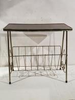 Retro Krantenhouder , lectuurbak krantenrek formica hout bla, Huis en Inrichting, Woonaccessoires | Krantenbakken en Lectuurbakken